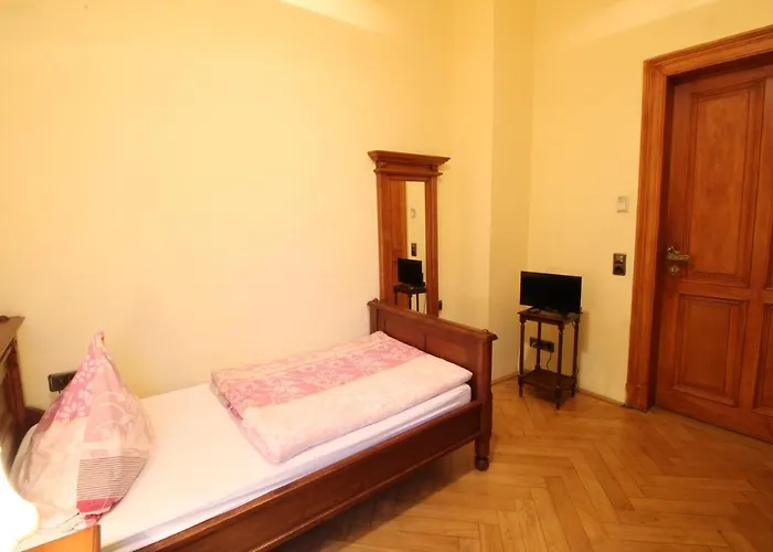 Schloss Gattersburg Отель *