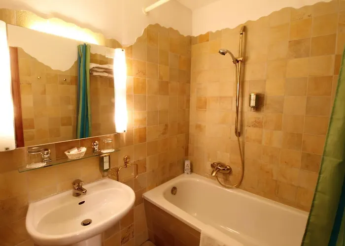 Schloss Gattersburg Отель *